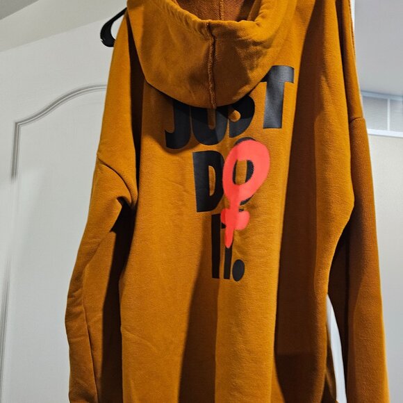Nike sweater ****SOLD ELSEWHERE**** - Picture 1 of 4